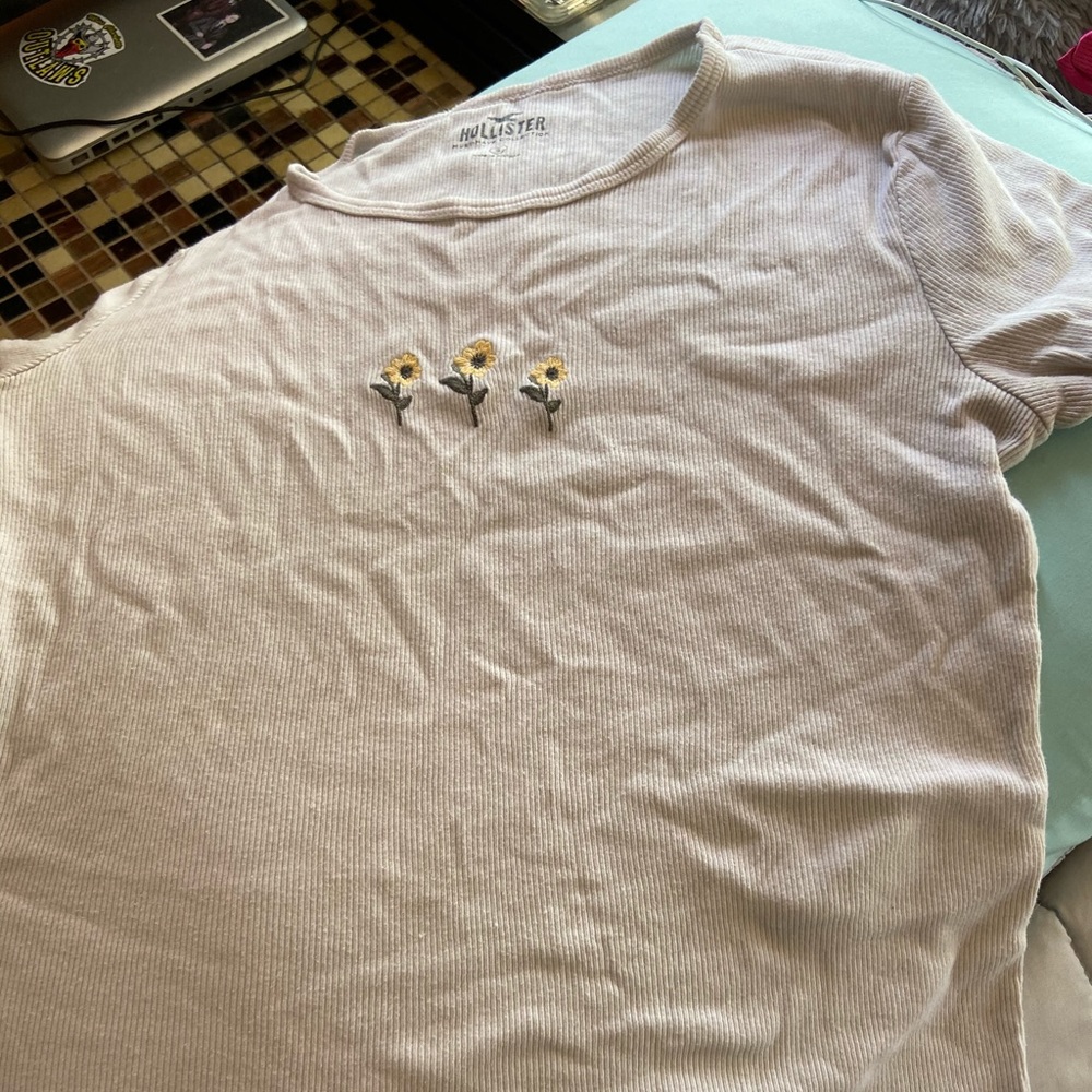 Hollister sunflower tee